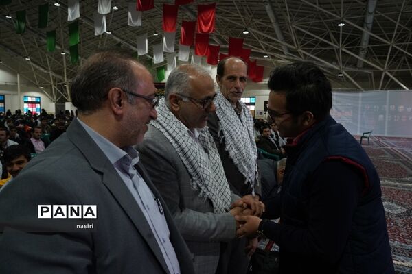 مجمع فرماندهان پیشگام بسیج دانش‌آموزی اصفهان در گلزار شهدا