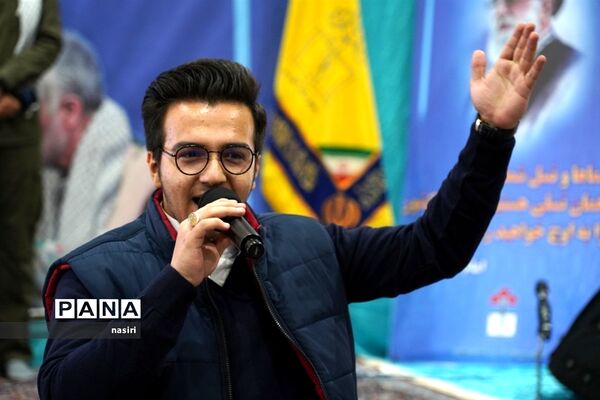 مجمع فرماندهان پیشگام بسیج دانش‌آموزی اصفهان در گلزار شهدا