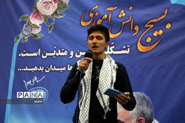 مجمع فرماندهان پیشگام بسیج دانش‌آموزی اصفهان در گلزار شهدا
