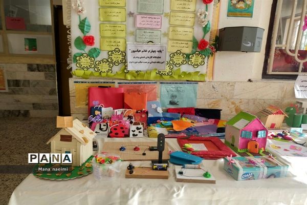 برگزاری نمایشگاه دست سازه های دانش‌آموزی در دبستان مرحمت صائب