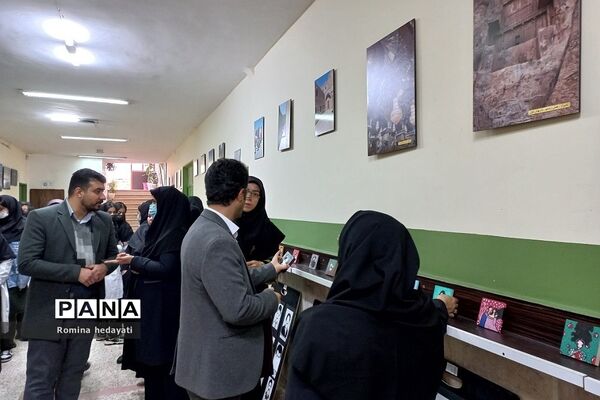 برگزاری نمایشگاه شمیم یاس در هنرستان مبتکران رودهن