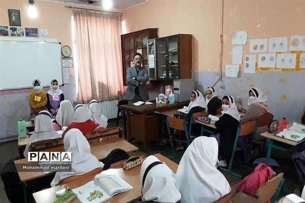 برگزاری جشن یلدایی با دانش‌آموزان مدرسه نرجس ناحیه دو ساری