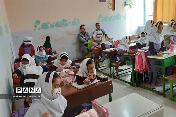 برگزاری جشن یلدایی با دانش‌آموزان مدرسه نرجس ناحیه دو ساری