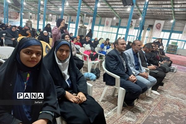 جشنواره (مدرسه ای یازده کلاس یازده سرود) در مدرسه ندای اسلام در استان اصفهان