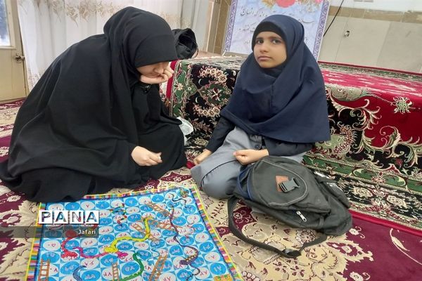 جشنواره (مدرسه ای یازده کلاس یازده سرود) در مدرسه ندای اسلام در استان اصفهان