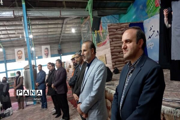 جشنواره (مدرسه ای یازده کلاس یازده سرود) در مدرسه ندای اسلام در استان اصفهان