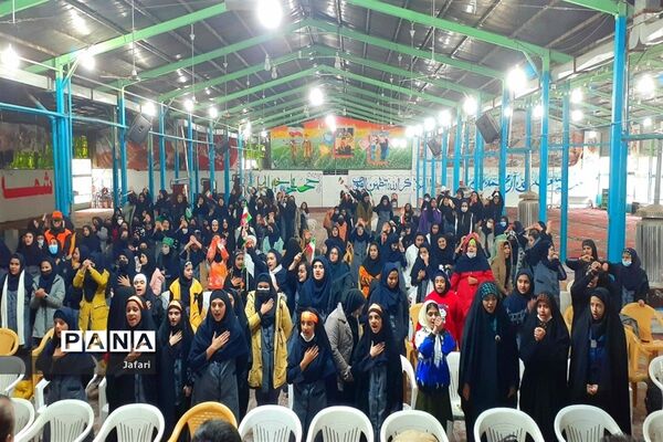 جشنواره (مدرسه ای یازده کلاس یازده سرود) در مدرسه ندای اسلام در استان اصفهان