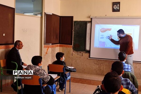 بازدید رئیس امور مدارس سمپاد کشور از مدرسه استعدادهای درخشان شهید بهشتی رودهن