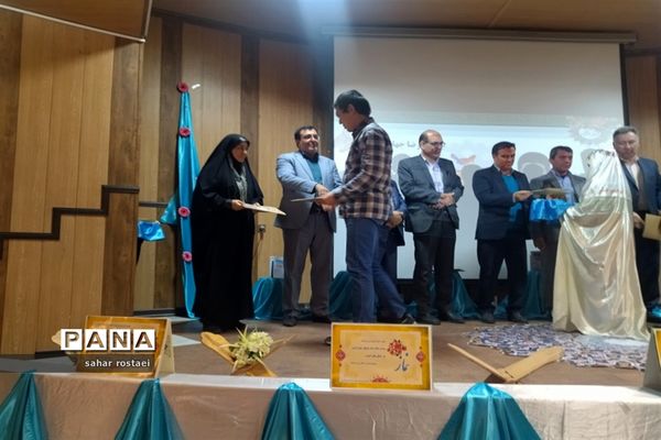 تجلیل از برگزیدگان مسابقات قرآنی ناحیه3 شیراز