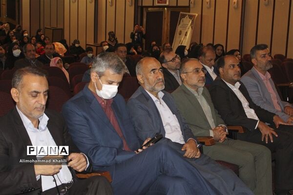 آئین تجلیل از دانش‌آموزان پژوهشگر در استان فارس