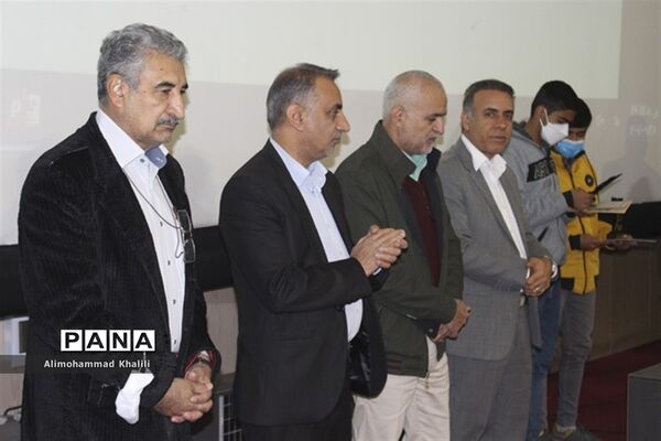 آئین تجلیل از دانش‌آموزان پژوهشگر در استان فارس