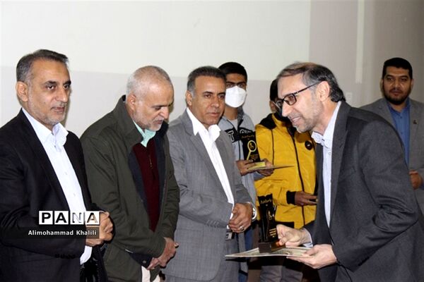 آئین تجلیل از دانش‌آموزان پژوهشگر در استان فارس