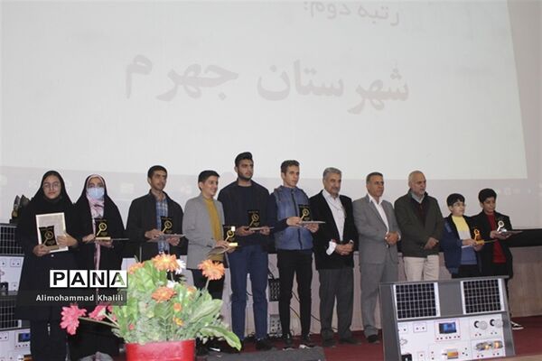 آئین تجلیل از دانش‌آموزان پژوهشگر در استان فارس