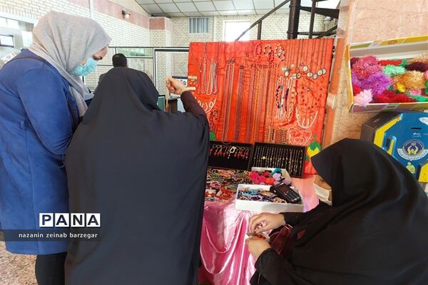 آیین تجلیل از منتخبین جشنواره های فرهنگی هنری آموزش و پرورش ناحیه 3 شیراز