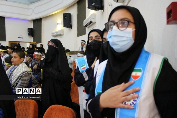 استقبال دانش‌آموزان دختر مدارس غیر دولتی شهرستان بوشهر از شهید گمنام