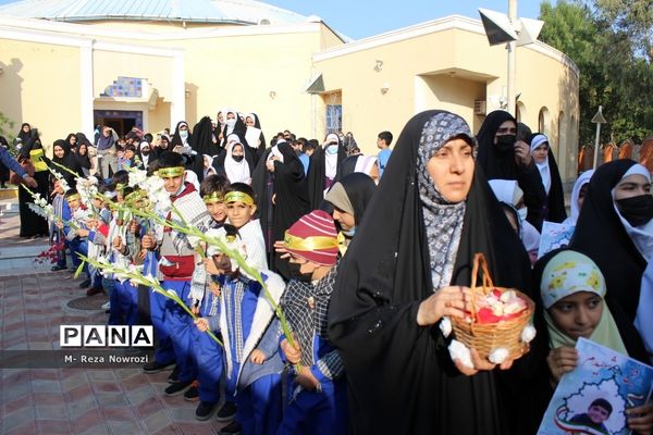 استقبال دانش‌آموزان دختر مدارس غیر دولتی شهرستان بوشهر از شهید گمنام
