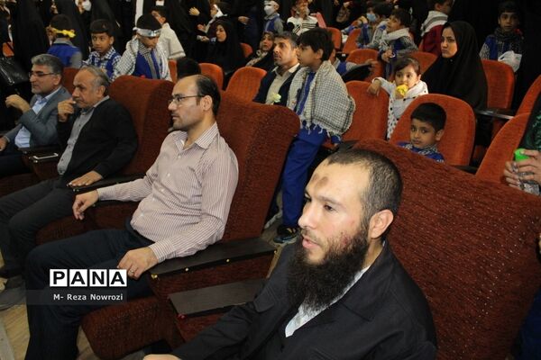 استقبال دانش‌آموزان دختر مدارس غیر دولتی شهرستان بوشهر از شهید گمنام