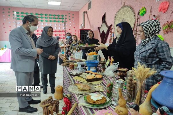 جشنواره ایران شناسی آموزشگاه ابتدایی هیئت امنایی شهید مقدم ناحیه دو شهرری