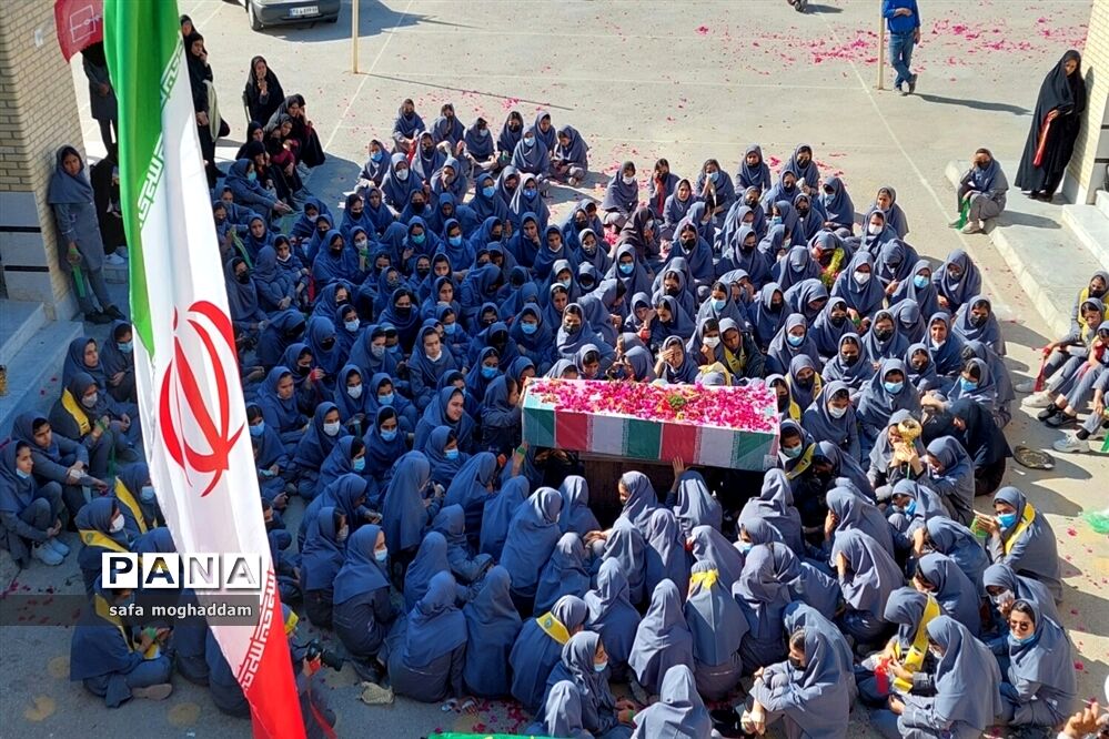 مراسم تشییع شهید گمنام در دبیرستان قاضی گله دار استان فارس