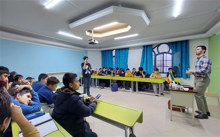 با حضور هنرمندان شاخص میان نوجوانان می‌توان بستر رشد را برای آنان فراهم کرد