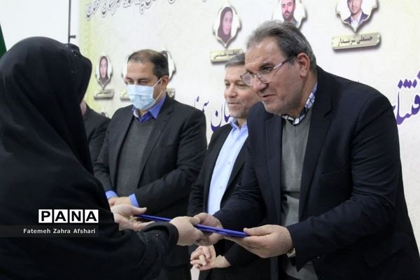 افتتاح اولین مدرسه متاورس استان و تجلیل از برگزیدگان پژوهشی شهرستان سمنان