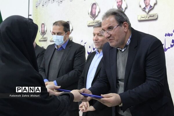 افتتاح اولین مدرسه متاورس استان و تجلیل از برگزیدگان پژوهشی شهرستان سمنان