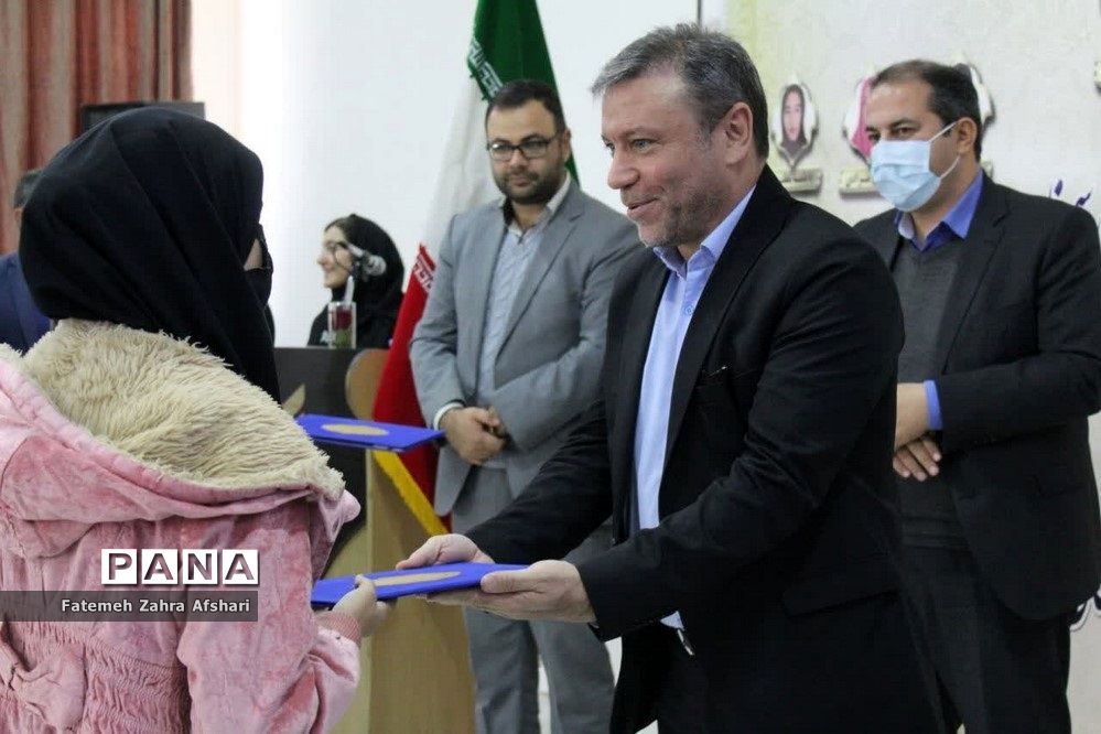 افتتاح اولین مدرسه متاورس استان و تجلیل از برگزیدگان پژوهشی شهرستان سمنان