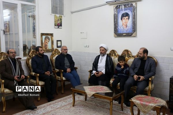 دیدار رئیس سازمان نهضت سواد‌آموزی با خانواده های شهدا در قم