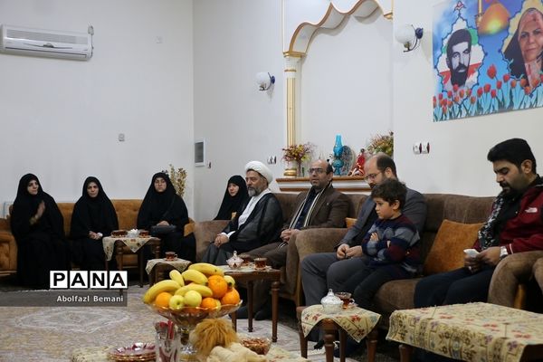 دیدار رئیس سازمان نهضت سواد‌آموزی با خانواده های شهدا در قم