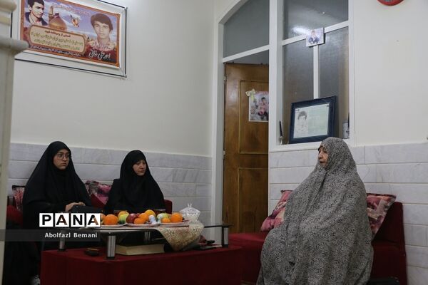 دیدار رئیس سازمان نهضت سواد‌آموزی با خانواده های شهدا در قم