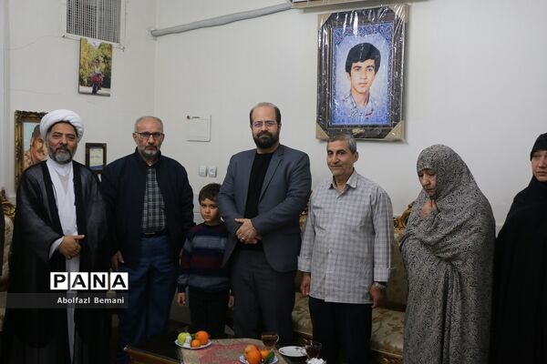 دیدار رئیس سازمان نهضت سواد‌آموزی با خانواده های شهدا در قم