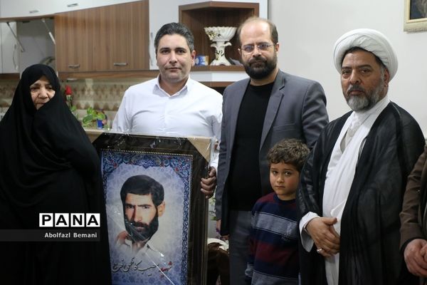 دیدار رئیس سازمان نهضت سواد‌آموزی با خانواده های شهدا در قم