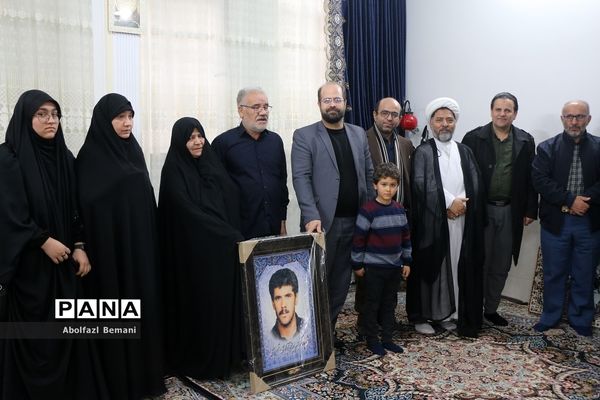 دیدار رئیس سازمان نهضت سواد‌آموزی با خانواده های شهدا در قم