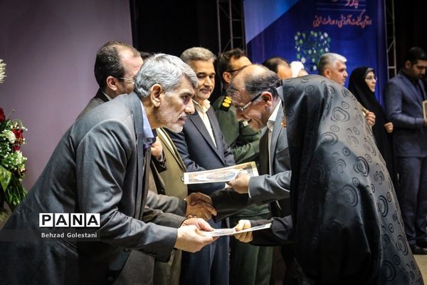 آیین تجلیل از برگزیدگان پژوهش و فناوری آذربایجان غربی
