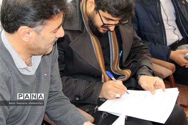 بازدید رئیس سازمان دانش‌آموزی استان از مدرسه شهید فهمیده ناحیه ۲ یزد