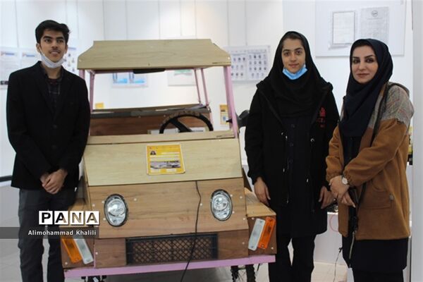 برپایی نمایشگاه دستاوردهای استانی فعالان و برگزیدگان عرصه پژوهش و فناوری در اداره کل آموزش و پرورش فارس