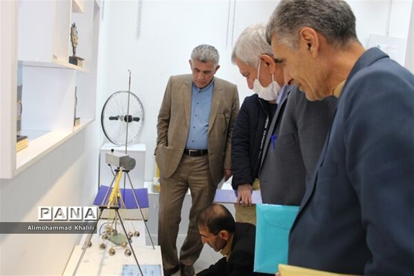برپایی نمایشگاه دستاوردهای استانی فعالان و برگزیدگان عرصه پژوهش و فناوری در اداره کل آموزش و پرورش فارس