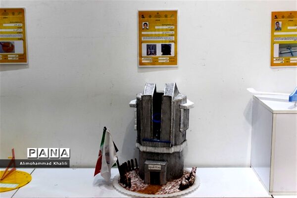 برپایی نمایشگاه دستاوردهای استانی فعالان و برگزیدگان عرصه پژوهش و فناوری در اداره کل آموزش و پرورش فارس