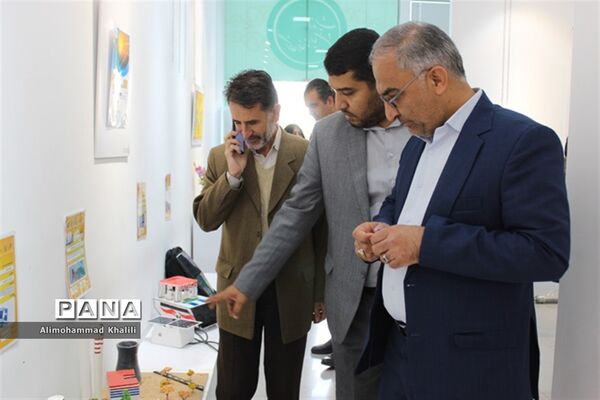 برپایی نمایشگاه دستاوردهای استانی فعالان و برگزیدگان عرصه پژوهش و فناوری در اداره کل آموزش و پرورش فارس
