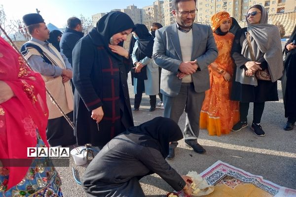 جشنواره غذای سنتی چهارمحال وبختیاری و شب یلدا در دبیرستان مرضیه