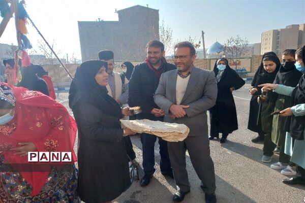 جشنواره غذای سنتی چهارمحال وبختیاری و شب یلدا در دبیرستان مرضیه