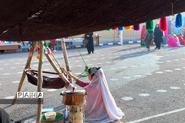 جشنواره غذای سنتی چهارمحال وبختیاری و شب یلدا در دبیرستان مرضیه