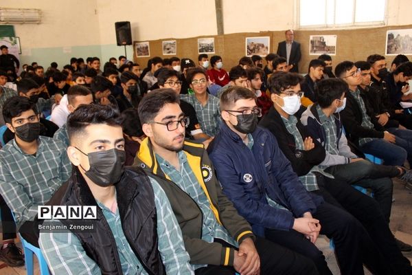 تشییع شهید گمنام در دبیرستان شریعتی بوشهر