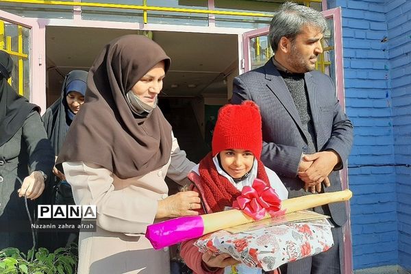 حضور صمیمی مدیرکل آموزش و پرورش شهرستان‌های استان تهران در مدرسه فرزانگان و  اندیشه رودهن