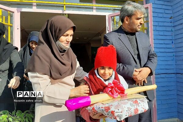 حضور صمیمی مدیرکل آموزش و پرورش شهرستان‌های استان تهران در مدرسه فرزانگان و  اندیشه رودهن