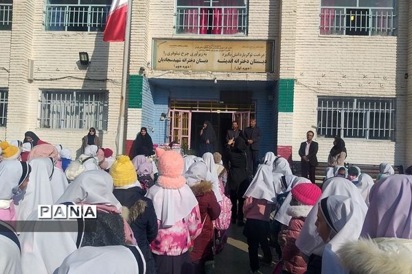 حضور صمیمی مدیرکل آموزش و پرورش شهرستان‌های استان تهران در مدرسه فرزانگان و  اندیشه رودهن