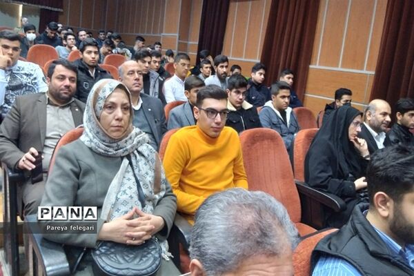 آیین تجلیل از رتبه‌های برتر آزمون سراسری در شهرستان قرچک