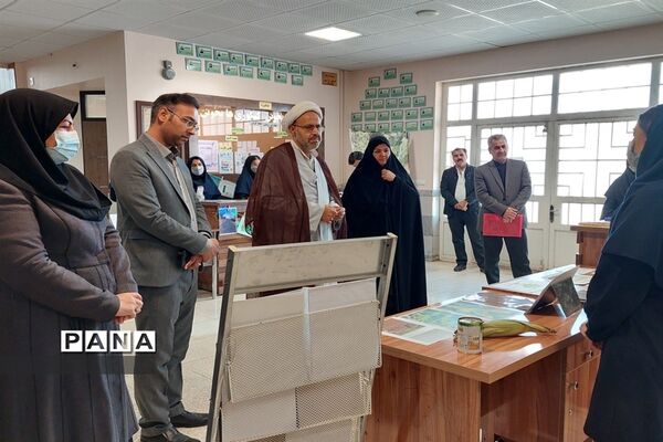 نمایشگاه هفته پژوهش در دبیرستان فرزانگان تربت جام