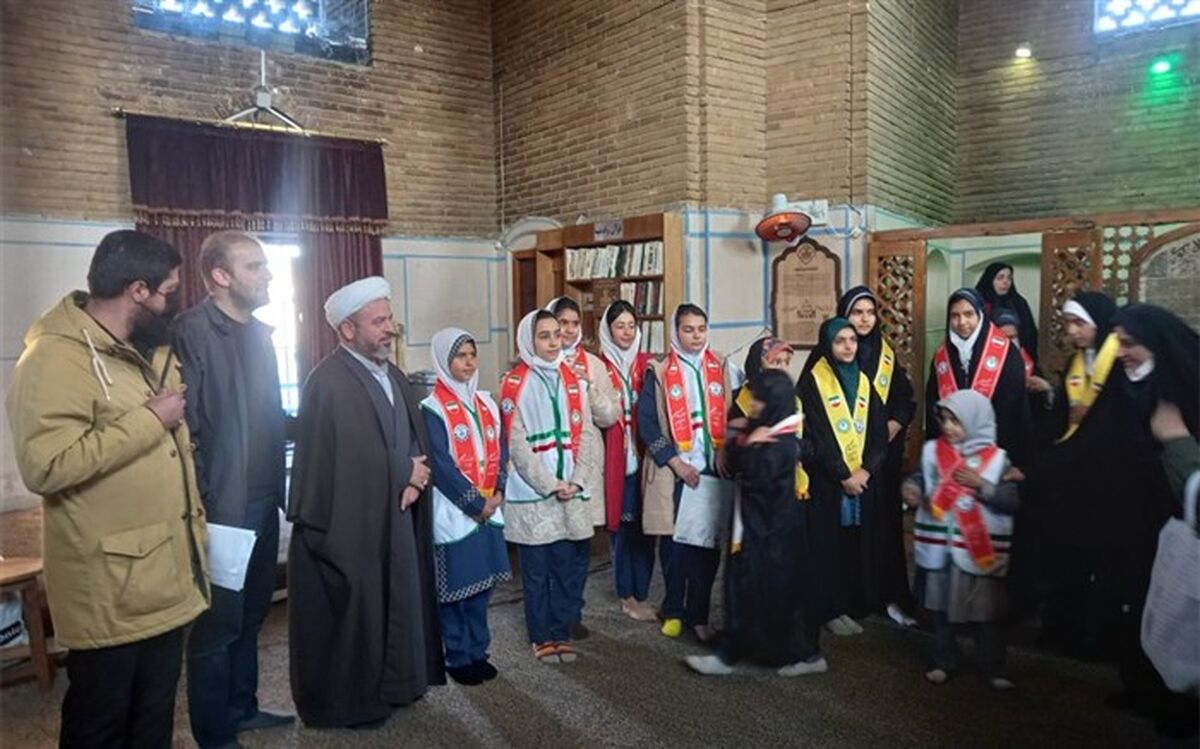 اردوی یک روزه و بازدید از تخت فولاد اصفهان برای دانش‌آموزان خبرنگار استان اصفهان /فیلم ٣
