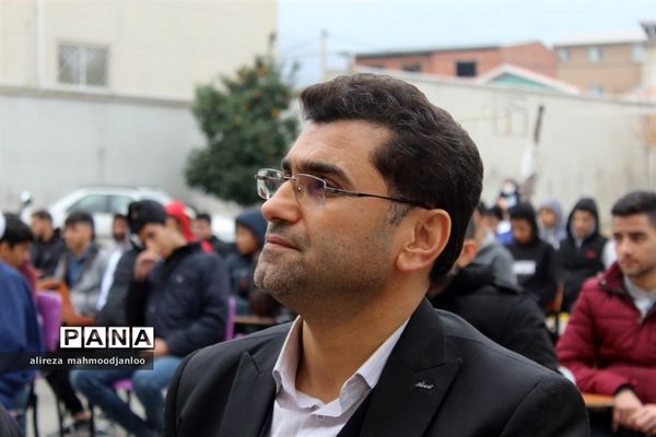 مراسم استقبال از شهید خوشنام در دبیرستان شهید باهنر گلوگاه